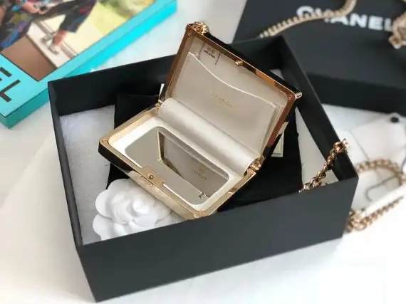 Firstbag Ru BOY MINAUDIERE CHANEL 0607